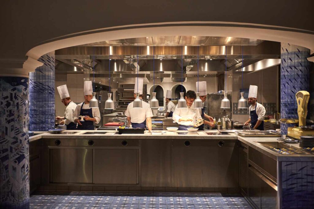 High-End Kitchen Trends Inspired by Boutique Hotels and Michelin Restaurants