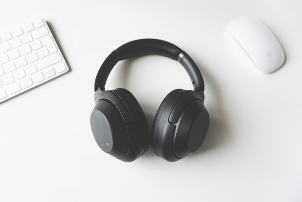 Best Noise-Canceling Headphones for Luxury Travel