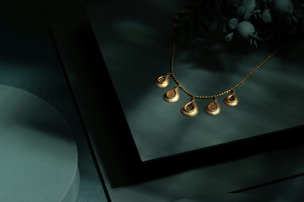The Ultimate Guide to Styling Gold Jewellery with Every Outfit in 2026