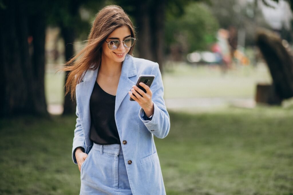 Smart Casual Outfit Ideas for Women: Comfortable Yet Stylish Looks